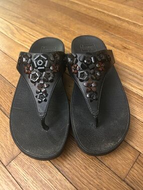 Woman’s 9 Embellished Black T-Strap Fitflop Sandals